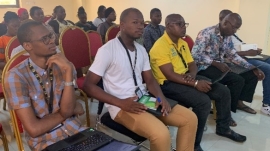 Le personnel a suivi la communication de M. Bationo avec intérêt1