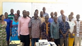 Les communicateurs entourés des participants