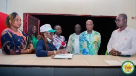 DG échangeant avec un controleur sur l'opération